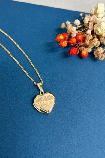 Altın Kalp Model İşlemeli Madalyon Kolye